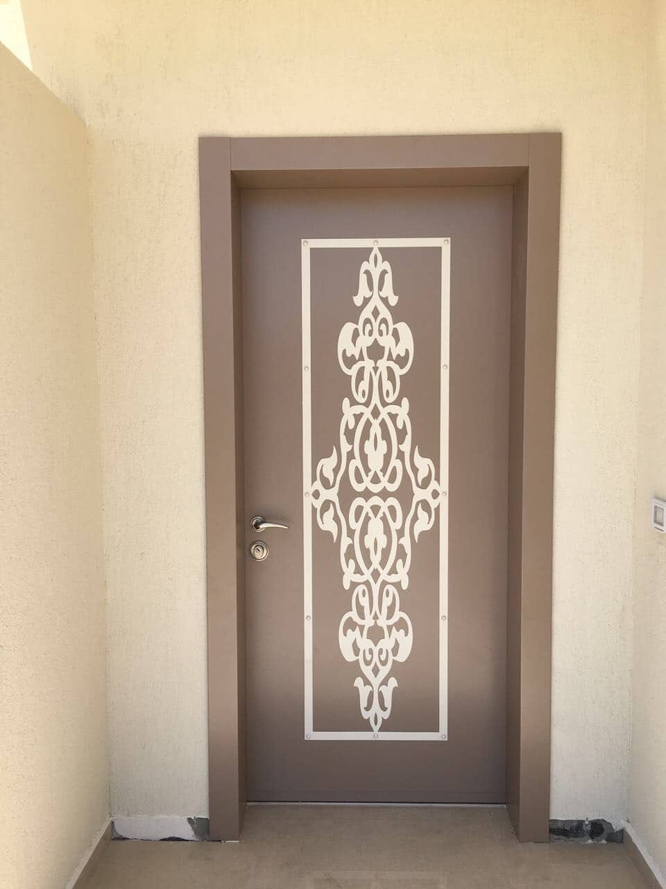 עידן דלתות | דלתות כניסה מעוצבות
